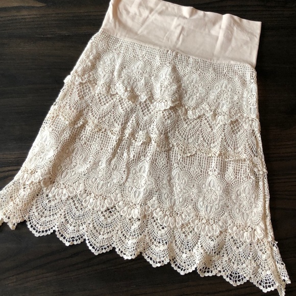 Layered Lace Cream Skirt - Picture 2 of 4